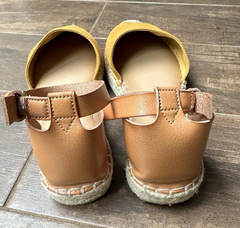 Sandalias Old Navy para mujer 9 punta cerrada zapato amarillo mostaza camel marrón correa para el tobillo Foto 2 de 4