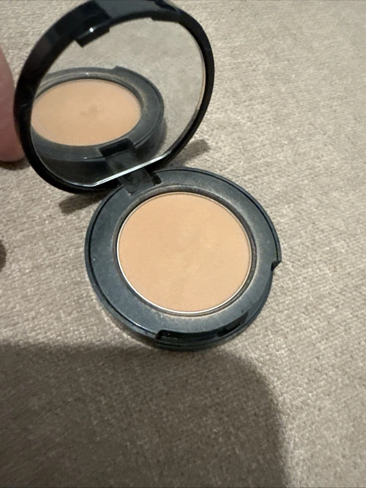 Polvo bronceador BOBBI BROWN - Golden Light - 0,080z/2,5 g MINI TALLA bronceador Foto 2 de 3