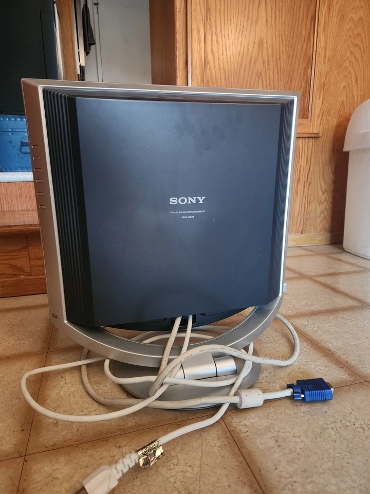 Sony SDM-HX73 LCD Monitor - Image 2 of 3