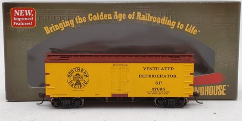 Roundhouse 84120 HO Southern Pacific/Ogden 36' Old Time Wood Reefer #37095 LN