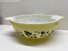 VTG - PYREX - Gooseberry #444 - 4 QT. Cinderella Bowl - Yellow & Black