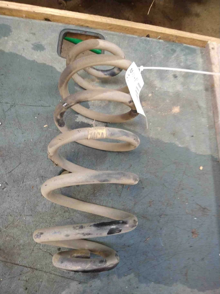 Muelle helicoidal trasero Chevy Suburban 2000-2006 OEM Foto 2 de 2