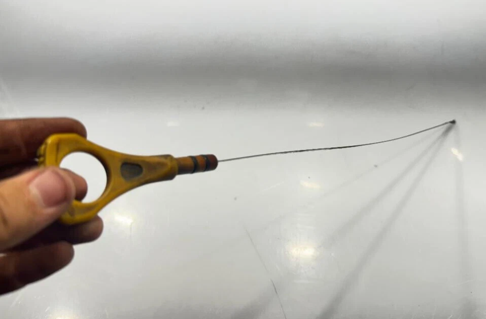 Varilla de medición de aceite de motor Hyundai Sonata 2000 a 2005 pieza usada original OEM Foto 3 de 4