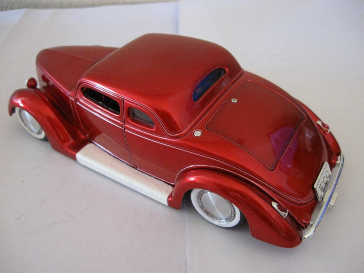 WEST COAST CHOPPERS フォードクーペ　ミニカー Jesse James West Coast Choppers 1936 Ford Coup Kustom 1/24