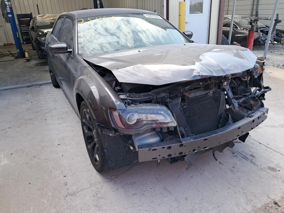 Parasol izquierdo usado se adapta a: Chrysler 300 2019 iluminado sin doble panel panorámico Foto 3 de 4