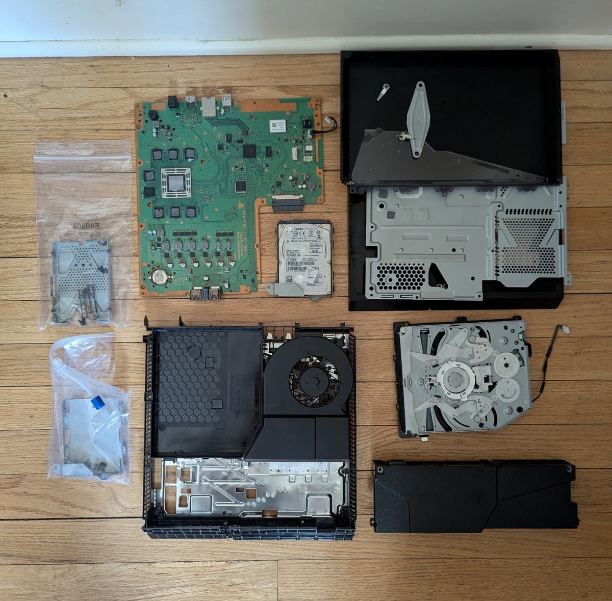 PSP4台【ジャンク】 Lot of 6 Broken Sony PlayStation 4 and Slim Consoles (PARTS/REPAIR