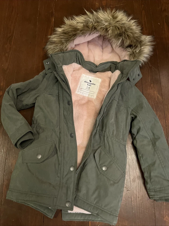 Abercrombie Kids 7/8 оливковый зеленый куртка, розовый шерпа с подкладкой меха с капюшоном девочек пальто - Изображение 2 из 4