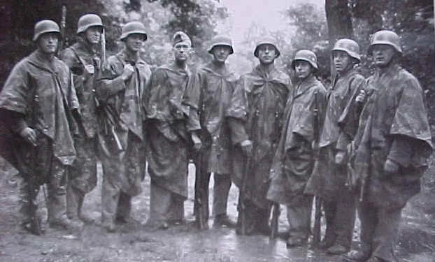 DRAGON 1:6 GERMAN INFANTRY SOLDIER WW2 SHELTER QUARTER ZELTBAHN SPLINTER DA157 - Image 4 of 4