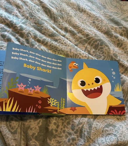 Baby Shark Sing-Alongs Book & Baby Shark Sequence Book! Sounds Work Perfectly! - Picture 3 of 4