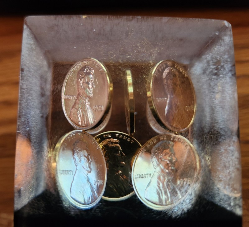 VINTAGE 1970s ACRYLIC LUCITE FLOATING PENNY COPPER PENNIES CUBE PAPERWEIGHT 