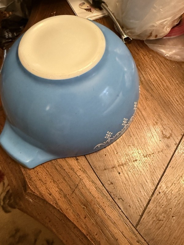 Blue & White Snowflake Pattern Handled Spouted Mixing Bowl, 1-Piece