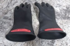 Salisbury E011B/9 Size 9 11 In Glove L Black Electrical Insulating Gloves (BW)