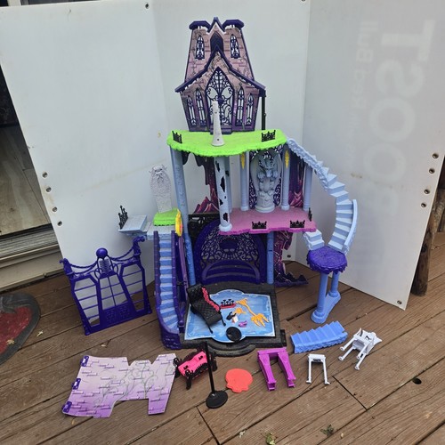 Playset Castello Catacombe Monster High Freaky Fusion 2013 con alcuni accessori - Foto 2 di 10