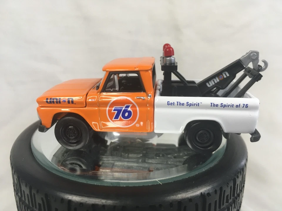 Johnny Lightning  1965 Chevrolet C10 Unocal 76 Tow Truck - Opening Hood! - Loose - Image 3 of 4