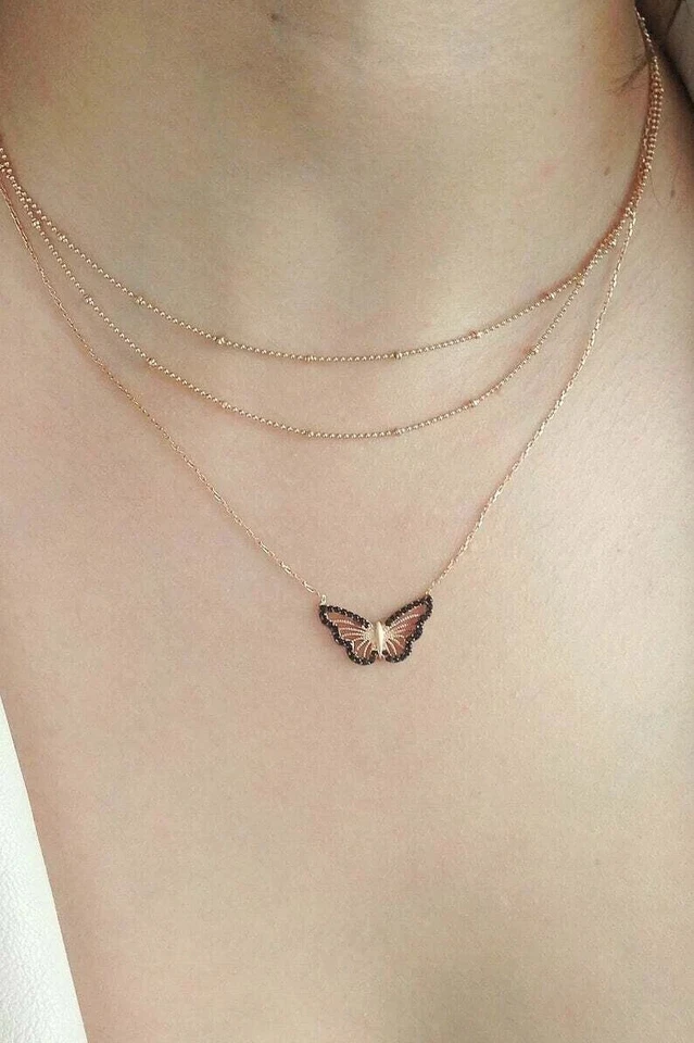 Colgante redondo enchapado en oro rosa de 14 k con mariposa de diamantes negros creado en laboratorio para mujer Foto 3 de 4