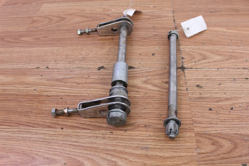 Suzuki GS450L 1983 eje delantero y trasero con ajustadores y espaciadores Foto 2 de 4