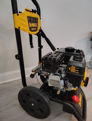 #ad DEWALT 3400 PSI Gasoline Pressure Washer Quick Connect Soap Tank Yellow Black $350.00