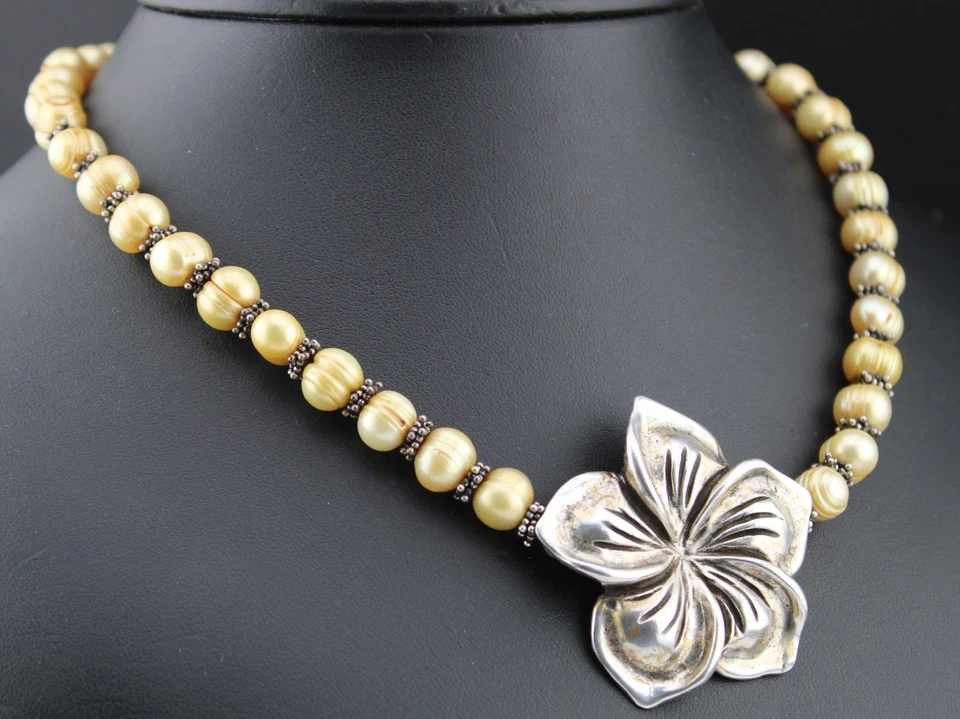 Collar de perlas barrocas de 8 mm con flor de hibisco de plata esterlina de 8 mm de colección pesado Foto 3 de 4
