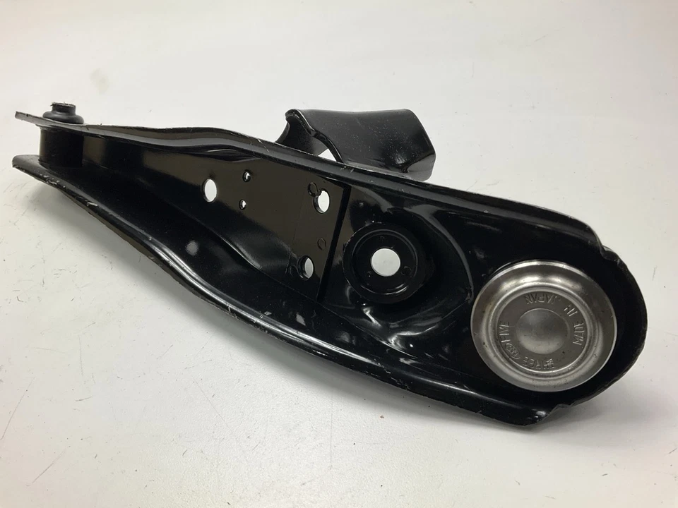 Brazo de control inferior derecho TRW 10840 OEM 555 con rótula 1979-1982 Mazda 626 Foto 2 de 4