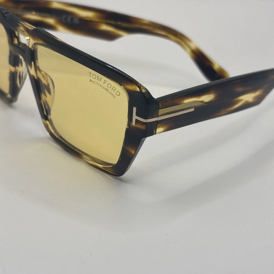 Óculos de sol fotocromático Tom Ford Redford TF1153 52E Havana escura 56mm FT1153 - Imagem 4 de 4