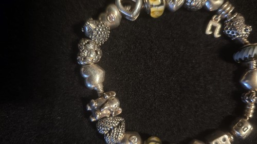 Pandora Armband mit 21 Charmelementen, Länge 21 cm - Bild 4 von 7