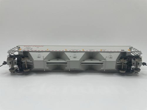 Ho Scale Athearn 89427 Trinity 5161 Covered Hopper CP Rail/Soo Line #116670 - Picture 5 of 5