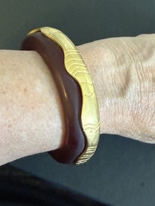 Authentic STUNNING KARL LAGERFELD PARIS RED LUCITE & GOLD PLATED BANGLE BRACELET