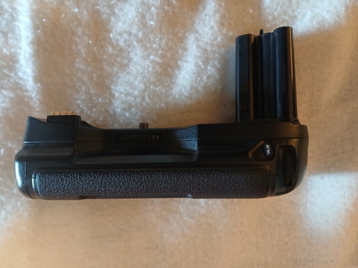美品　NIKON マルチパワーバッテリー パックMB-15 F100用グリップ Nikon Mb-15 High Speed Battery Grip for F100 Film SLR Camera US