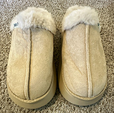 New HOME Women s Beige Faux Suede Slip-On Slippers Sz 9 Faux Fur Lined Round Toe
