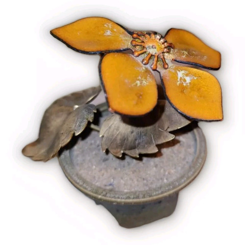 Emaille auf Messing Blume in Keramik Übertopf Metall Blätter kleines kitschiges Regal - Bild 2 von 18