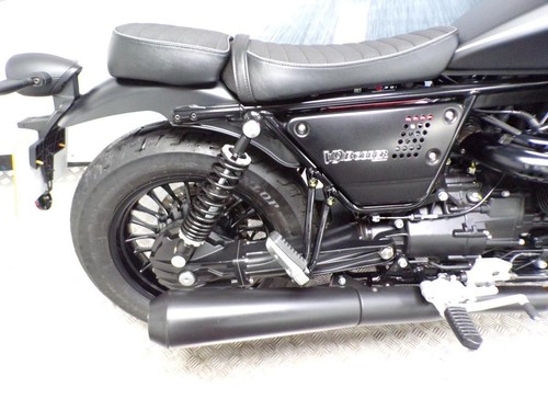 2025 MOTO GUZZI V9 BOBBER WITH ONLY 981 MILES FROM NEW - Picture 15 of 20
