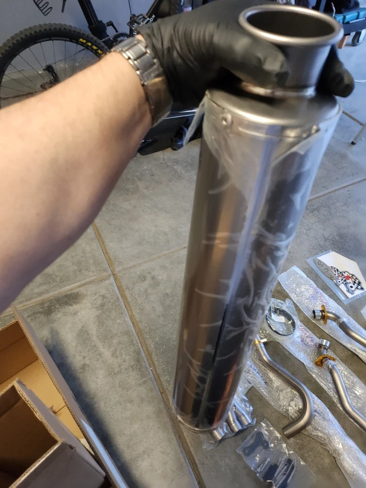 04-05 Suzuki GSXR600 Sato Racing Performance Exhaust Titanium Full System  *NOS* Foto 3 de 4