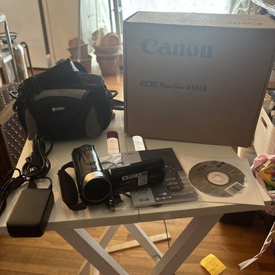 Canon VIXIA HF R400 Digital Video Camcorder