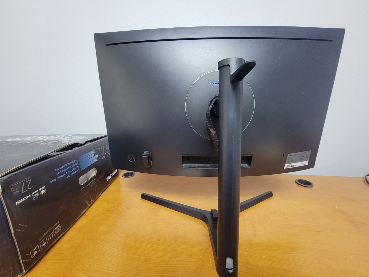 Samsung CFG73 27” QLED Curved Gaming Monitor 144Hz | Gamer
