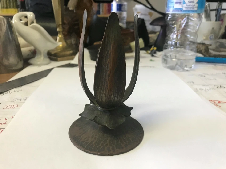 Jarrón antiguo Roycroft de cobre Floriforme Foto 4 de 4