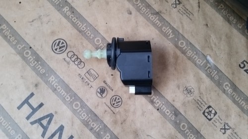 VW Beetle 5C Stellmotor Scheinwerfer Links Baujahr ab 10.2012 Hella 010553-01