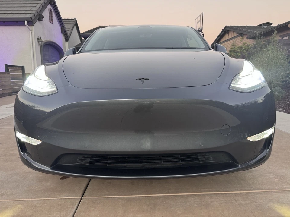 2022 Tesla Model Y  - Image 3 of 4