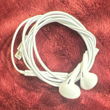 Apple EarPods In-Ear Lightning Connector White Stereo Built-in Microphone