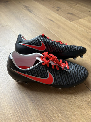 New NIKE Magista Onda FG Black Dark Grey White Red Soccer Cleats Womens Sz 10