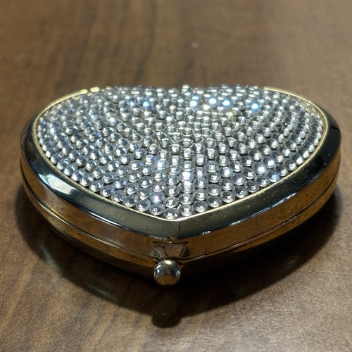 Specchio compatto Neiman Marcus cuore vintage pavè strass tono oro doppio specchio - Foto 4 di 8
