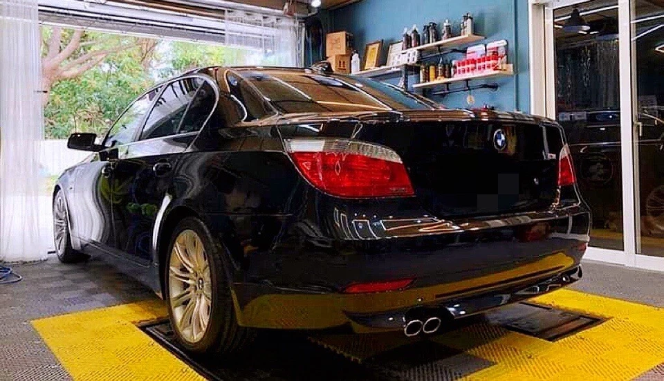 Painted BMW 04-10 E60 Sedan 5-series M5 type trunk spoiler - Изображение 2 из 3