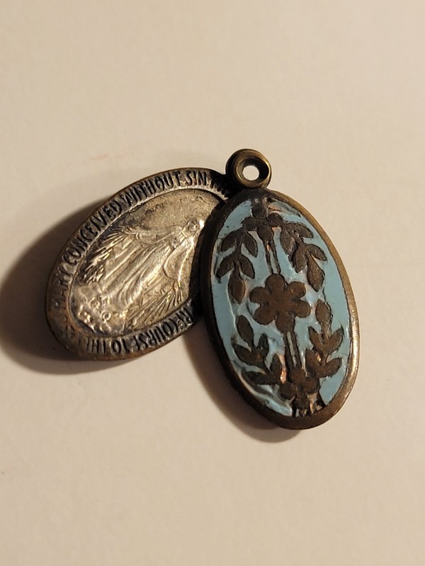 Vintage O Mary Conceived Without Sin  and Jesus with halo. double pendant