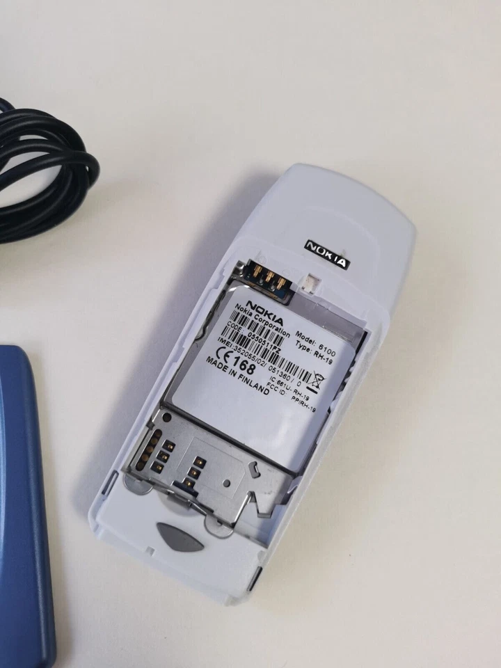 Original Nokia 6100 Blue(Unlocked) TriBand 2G 1.5" Button Classic Mobile Phone - Image 2 of 4