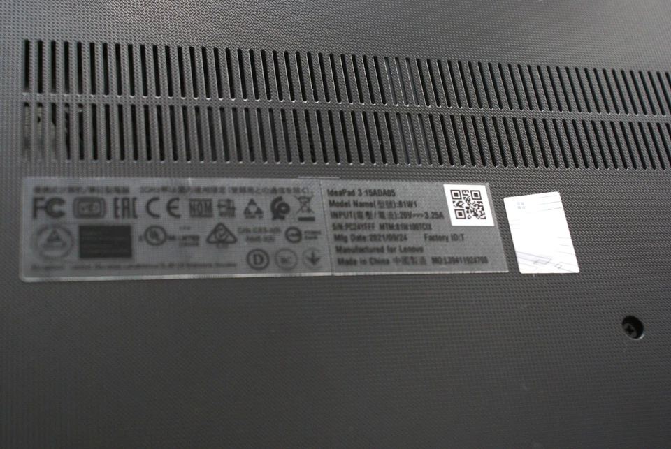 Lenovo IdeaPad 3 15ADA05 15,6" (AMD Athlon, 4GB RAM, 128GB SSD) - Immagine 3 di 4