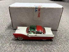 * MOTOR CITY 1/43 SCALE 1955 FORD CROWN VICT RED AND WHITE DIECAST *ST