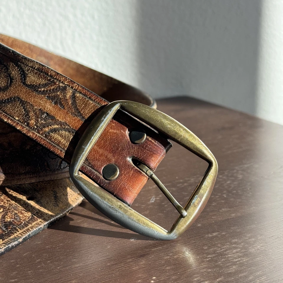 Cinto ocidental vintage de couro trabalhado padrão floral fivela de latão Lee Hardware - Imagem 3 de 4