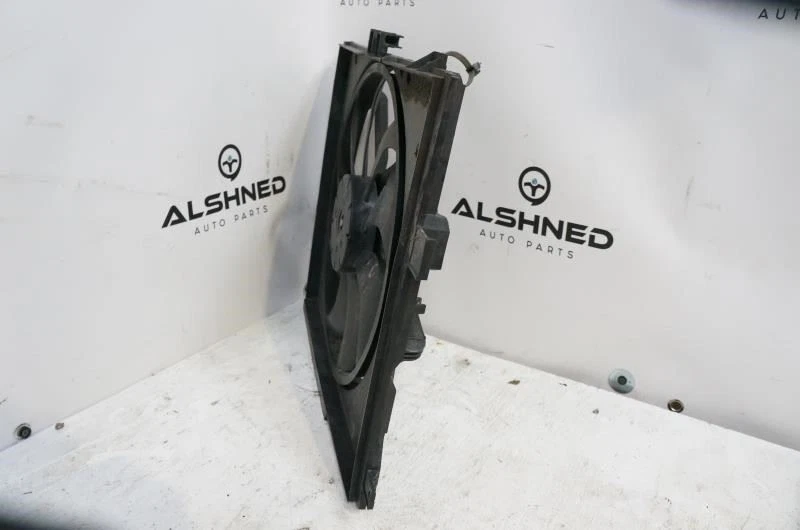 Nissan Versa S 2015 1,6 L radiador ventilador montaje del motor 21403 3VB8A fabricante original Foto 3 de 4