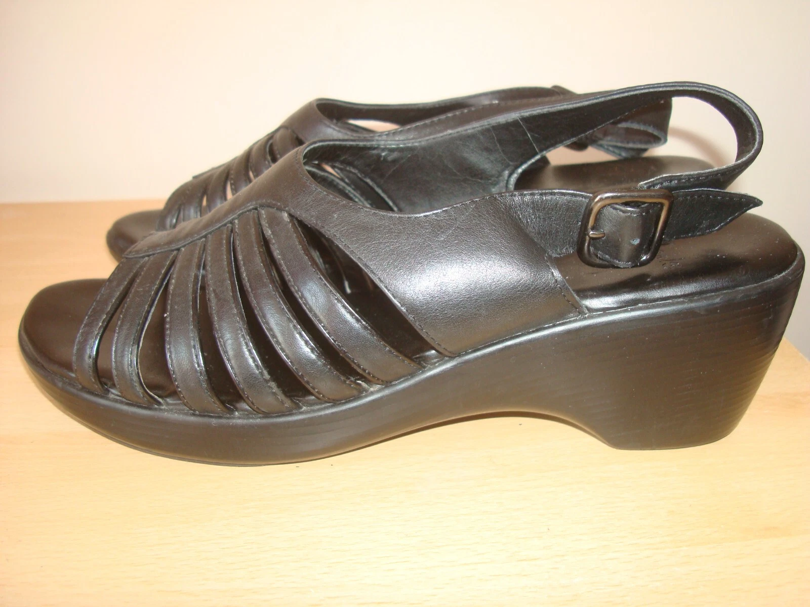 CLARKS SANDALI CON CINTURINO in pelle nera 8 D suola comoda flessibile