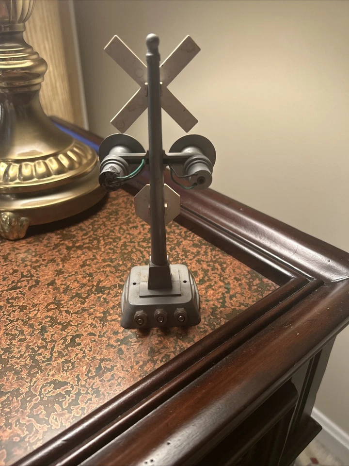 MARX VINTAGE RR CROSSING STOP ON RED PLASTIC SIGNAL-WORKS — 第 4/4 张图片