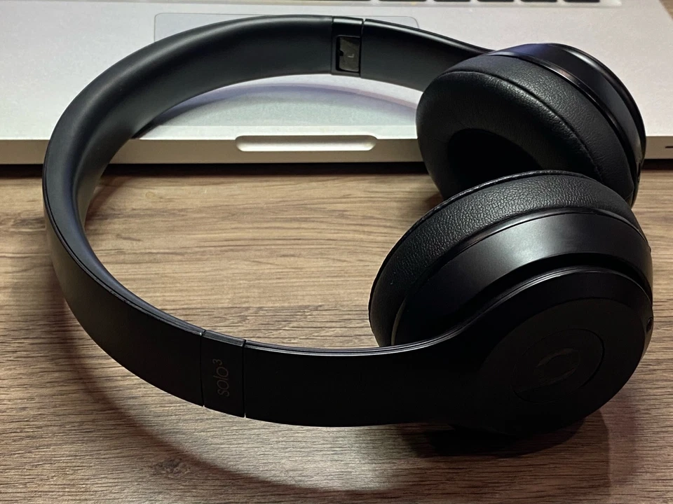 Auriculares inalámbricos Apple Beats by Dr Dre Beats Solo 3 - negros mate Foto 2 de 4